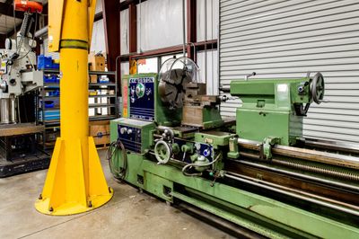 Manual machining equipment